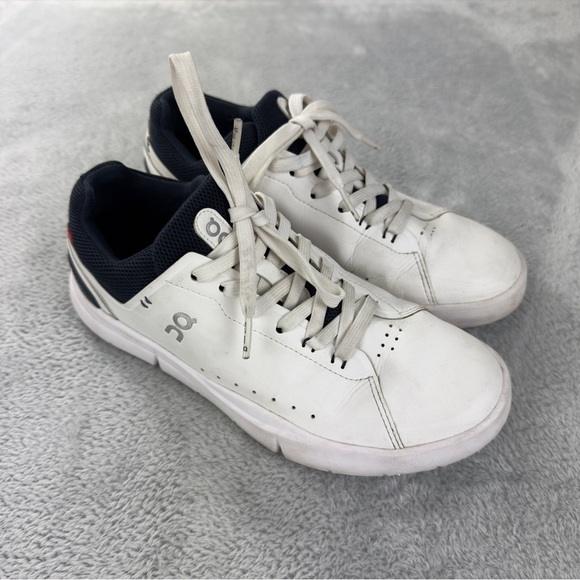 On The Roger Advantage 2 White Sneakers Men's Size 7
